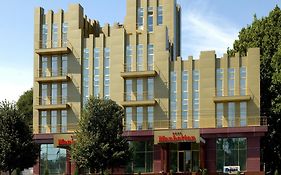 Manhattan Hotel And Restaurant